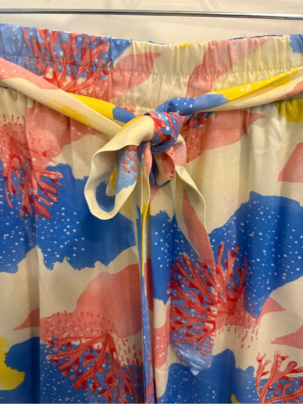 JORDACHE WIDE LEG TROPICAL PANT - Picture 6 of 9